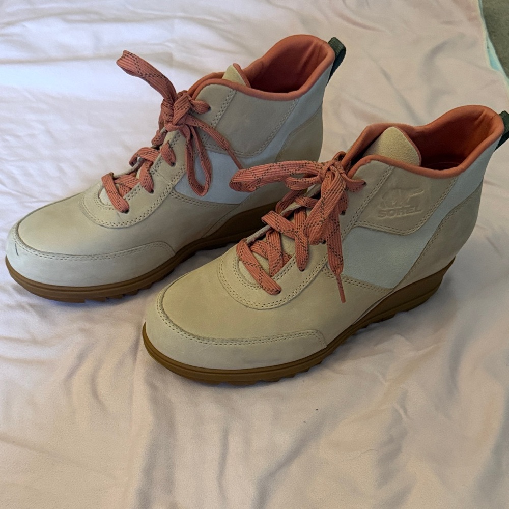 Sorel Women's boots - Cream and Pink
